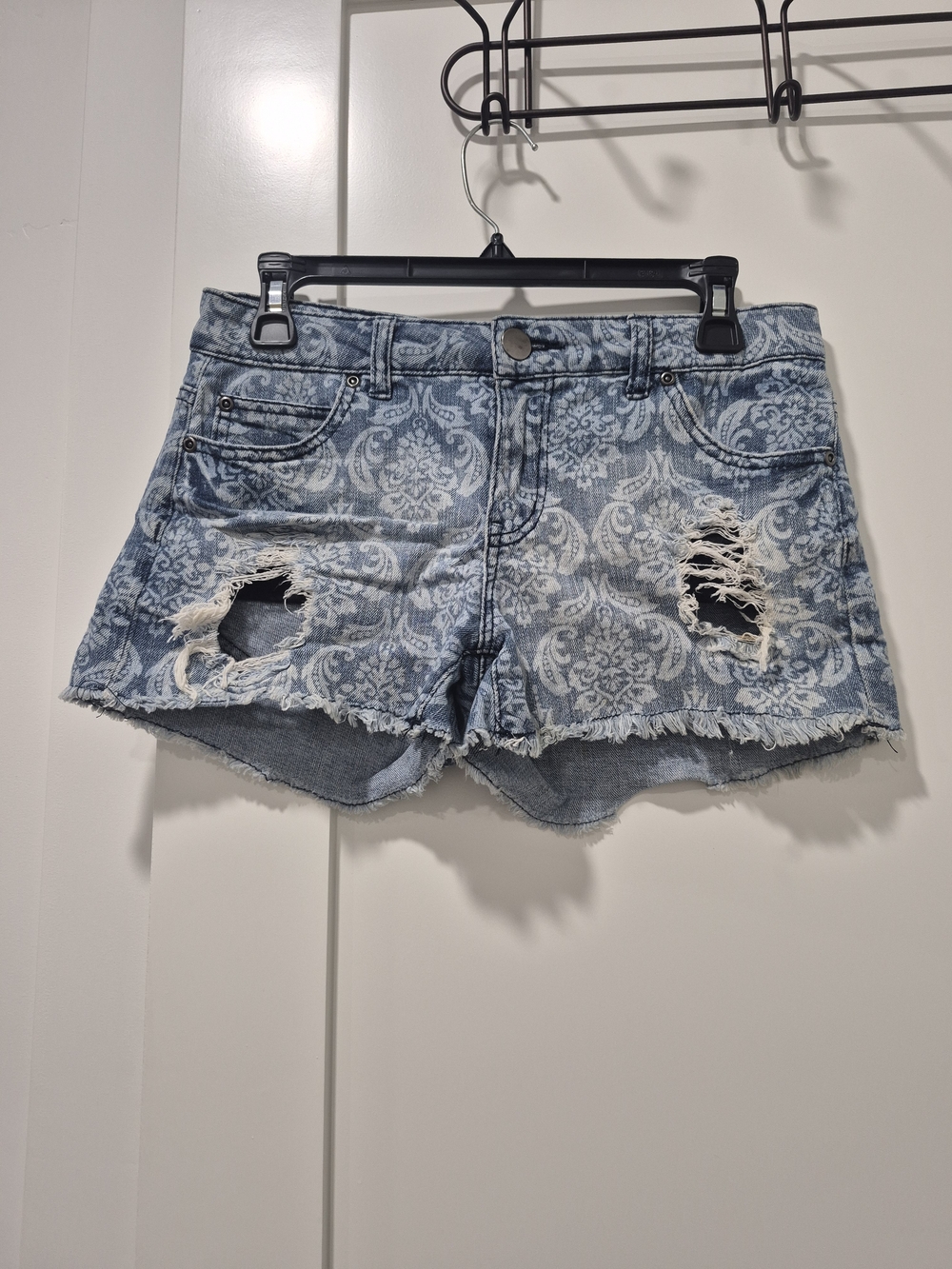 Vintage Y2K Forever 21 Blue Jean Cut Off Ripped Shorts Damask Print Women's 27